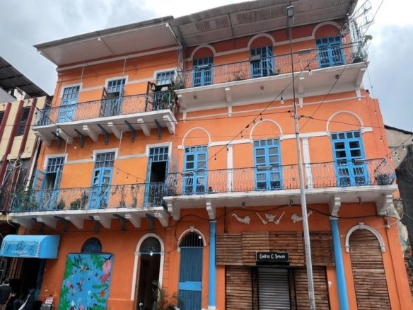 Edificio Casa Helena, en Santa Ana