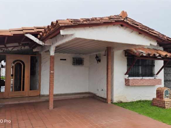 CASA EN CAMPO LIMBERG