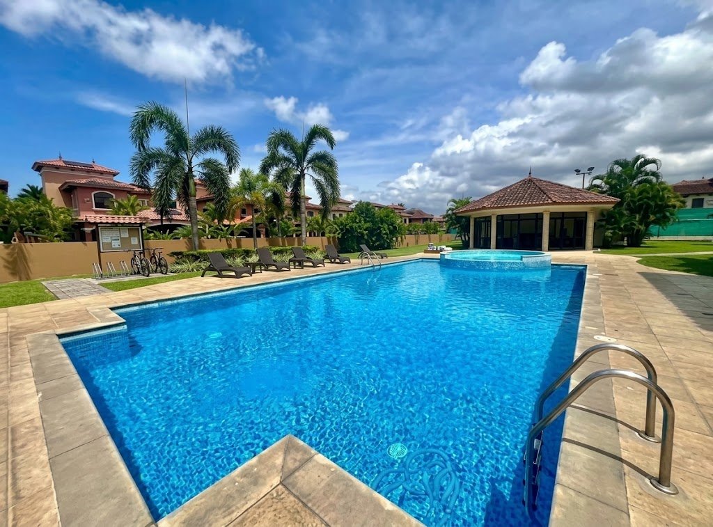 PISCINA PH EL DORAL, MODELO MIRANDA, en Costa Sur