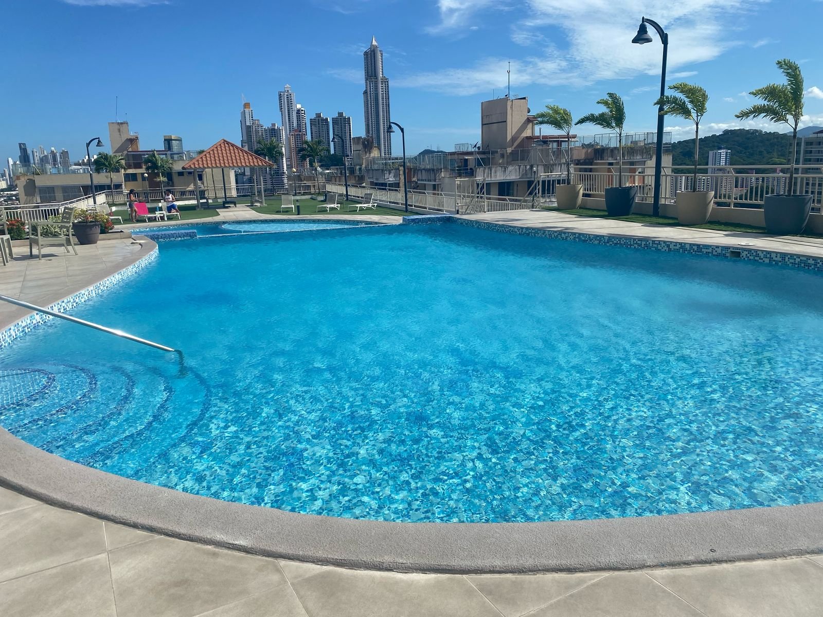 PISCINA MEI PH MEI TOWER, en Villa de las Fuentes