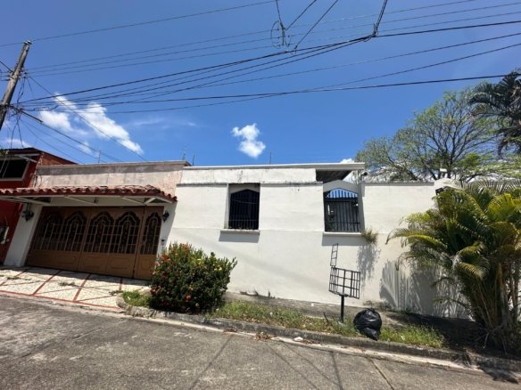CASA EN PRADERAS DEL ROCIO, en Villa Zaita