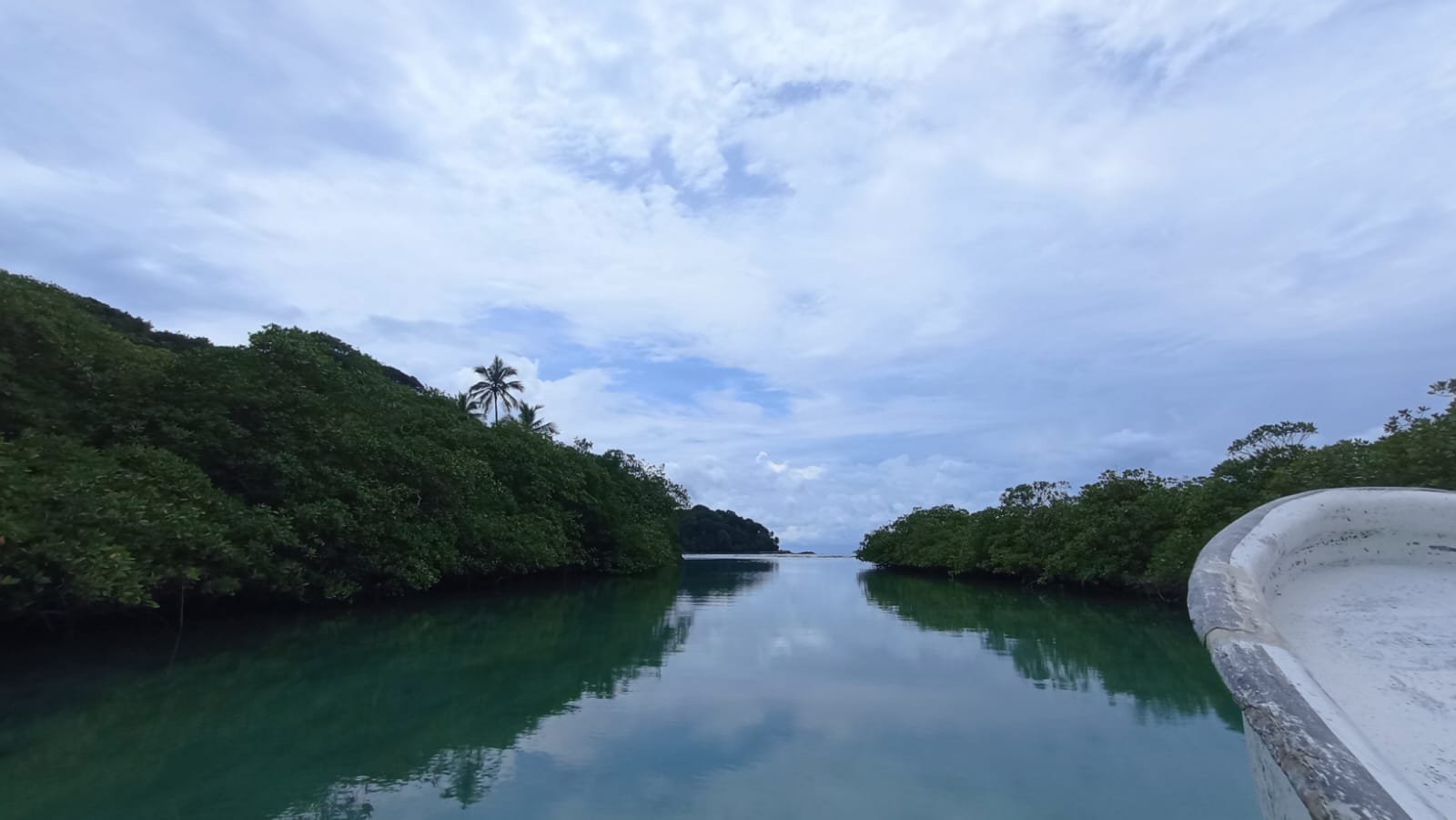 ISLA EN COLON, el Caribe