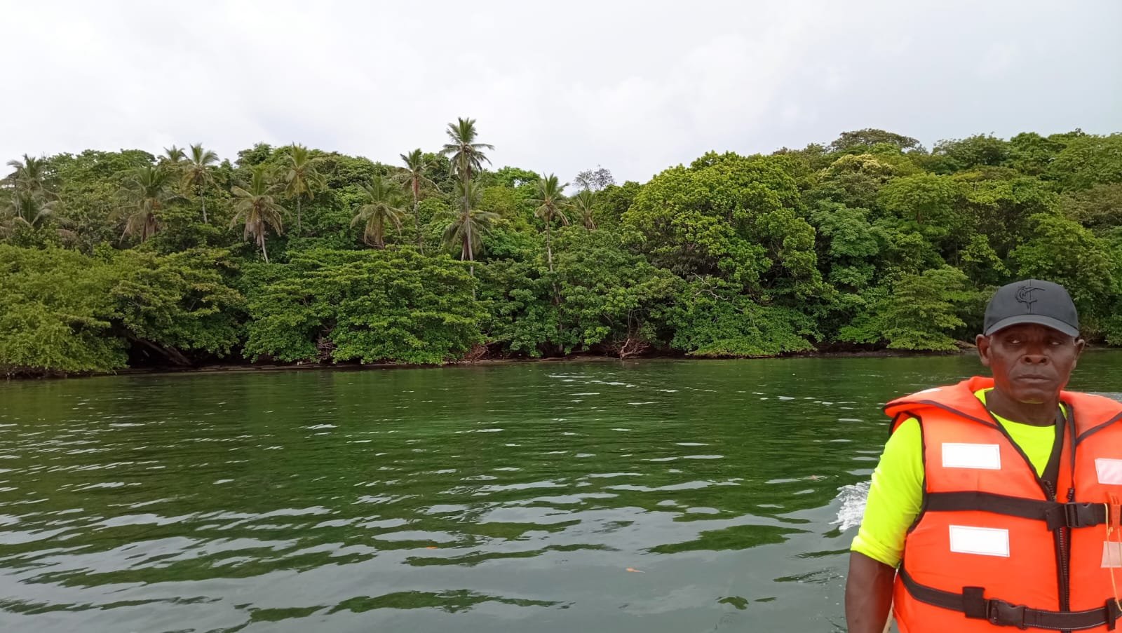 ISLA EN COLON, el Caribe