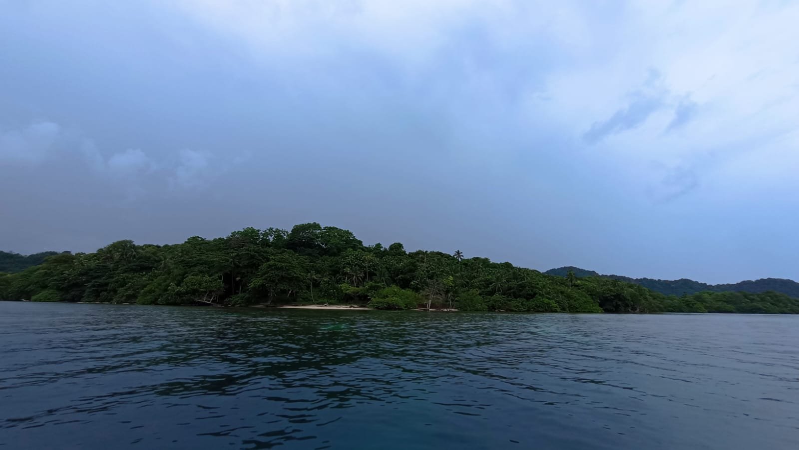 ISLA EN COLON, el Caribe